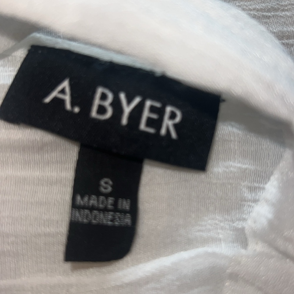 A. Byer white sleeveless women’s blouse lightweight ruffle shirt Small - Picture 8 of 9
